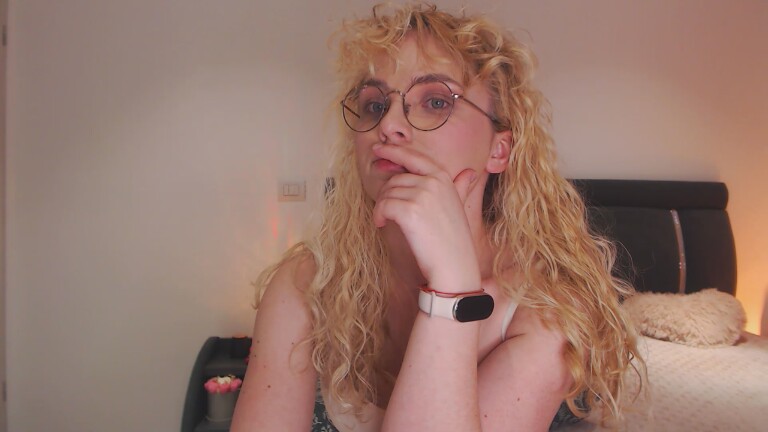 EVYE's Streamate show and profile