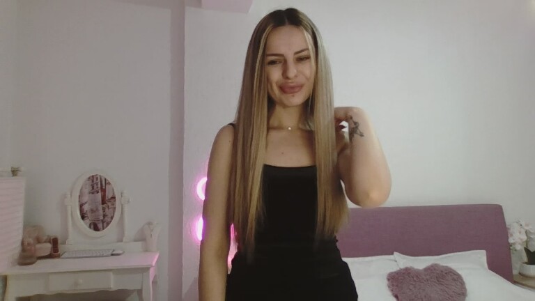 EMYILIA's Streamate show and profile