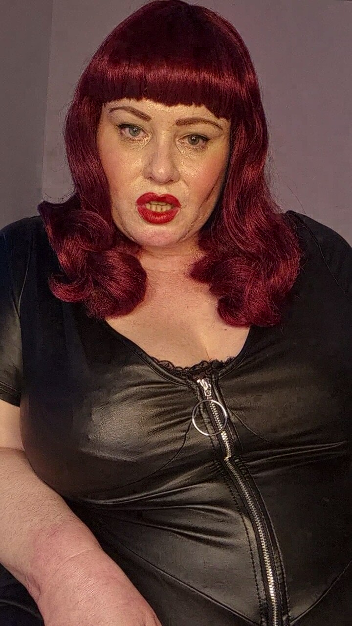 TheDevineMissDeviant
