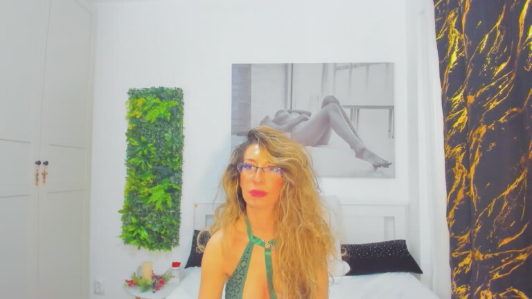 AvaDeArmond's Streamate show and profile